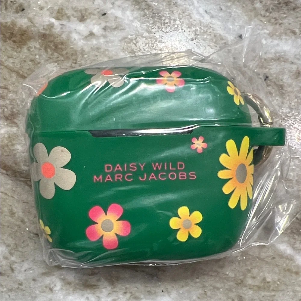 Marc Jacobs Daisy and Perfect Fragrance Set with Apple AirPods case
